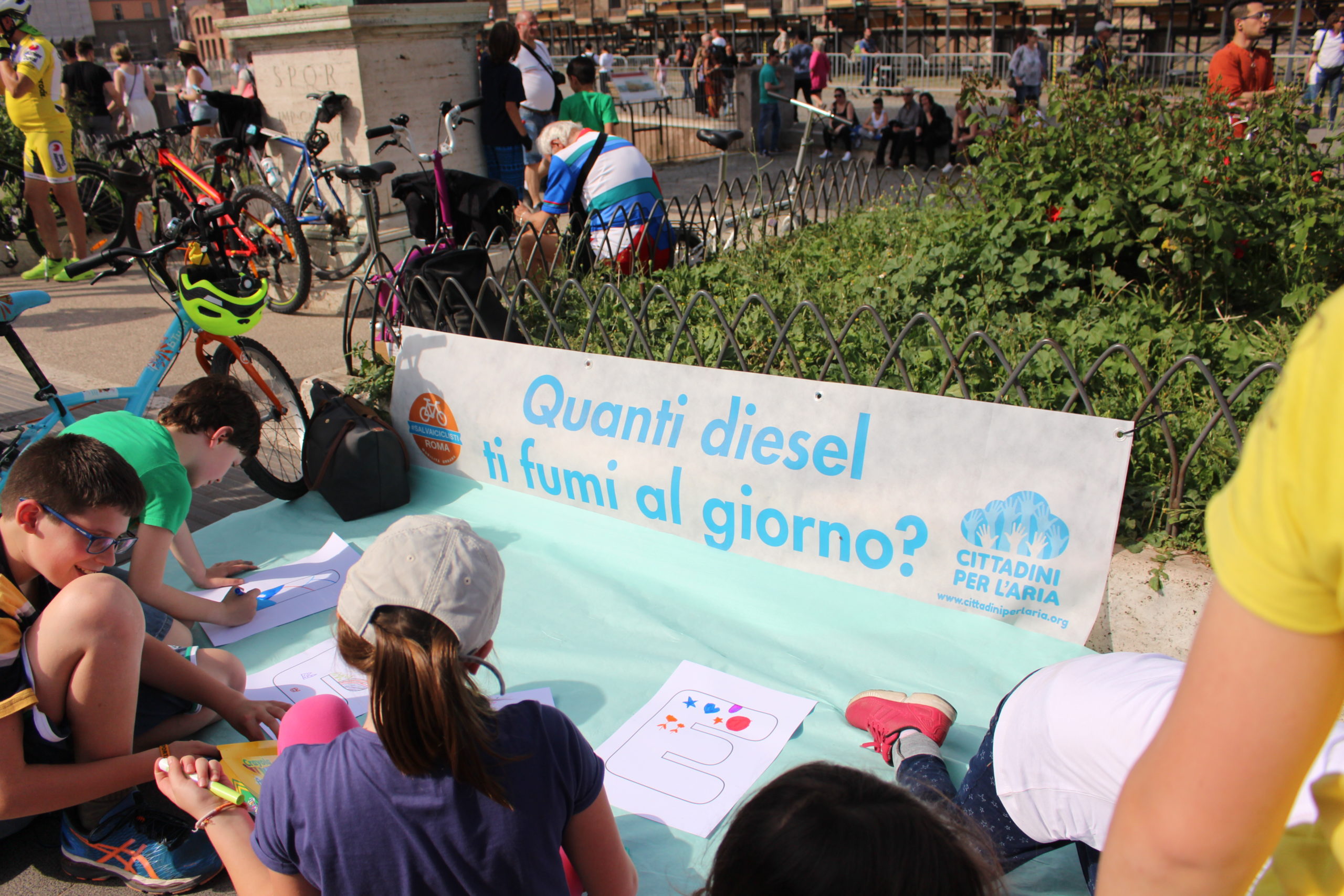 Quanti diesel ti fumi al giorno? Scoprilo con noi. Cittadini per l’aria con Salvaiciclisti Roma alla Bicifestazione
