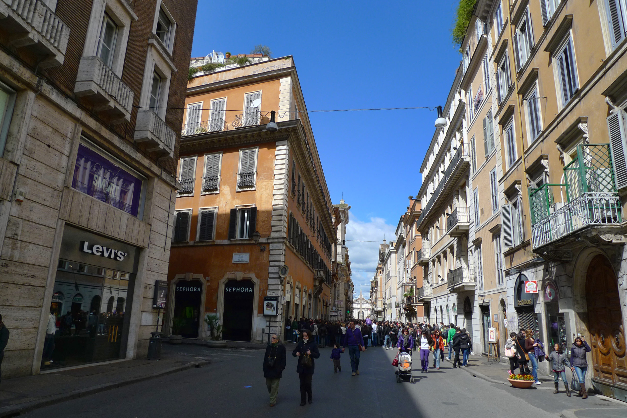 NO2 NO GRAZIE 2020, i primi dati:  il biossido di azoto nelle vie dello shopping di Roma può danneggiare la nostra salute