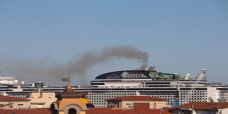 “Cambiamo rotta” è la nuova guida per respirare aria pulita e vivere meglio nelle città di porto  da oggi diffusa a Genova, Venezia, Ancona, Napoli, Civitavecchia, Livorno, Savona, La Spezia