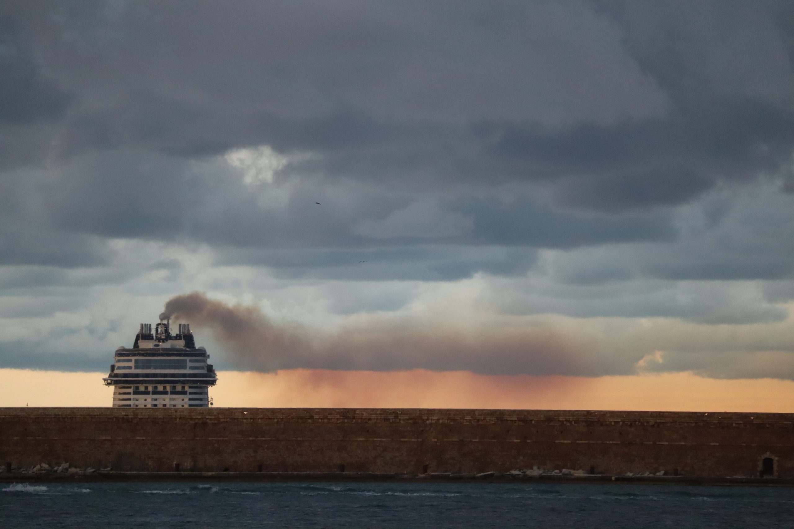 Servono maggiori regole per ridurre l’inquinamento atmosferico provocato dalle navi, lo chiedono studiosi ed esperti italiani e internazionali