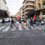 Senza le auto migliora la qualità dell’aria davanti a 2.000 scuole a Milano e Roma. Lo dimostra un nuovo studio scientifico